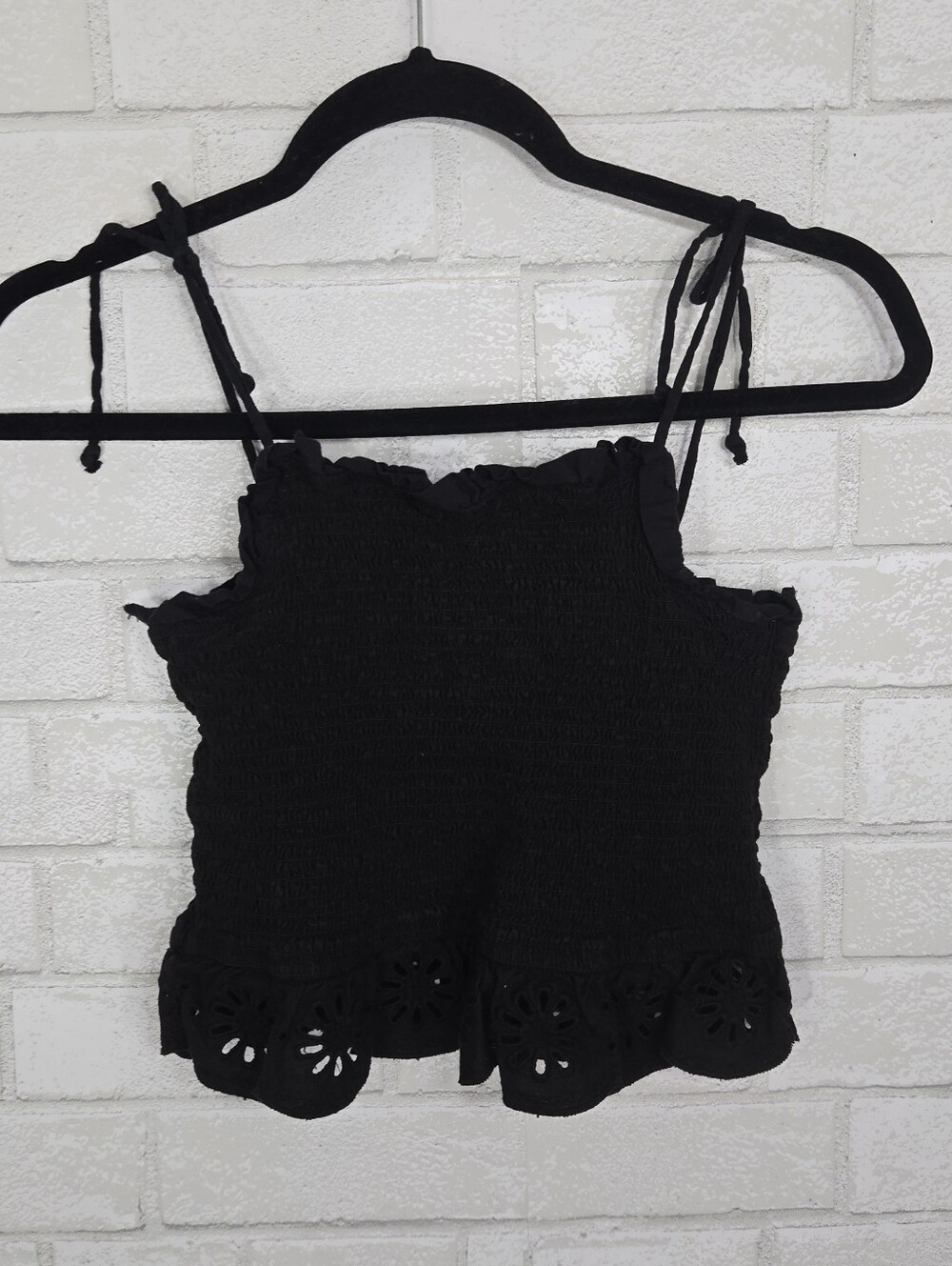 Free2B black scrunchy crop tank